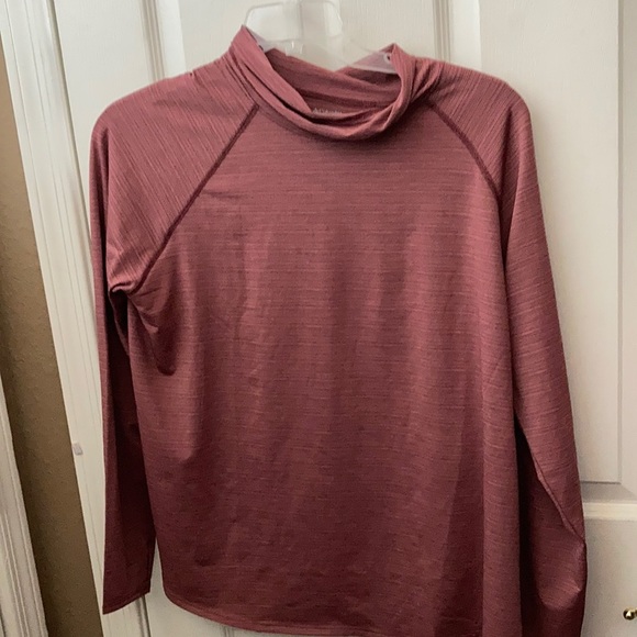 Columbia Tops - FINAL MARKDOWN Ladies Columbia top Large